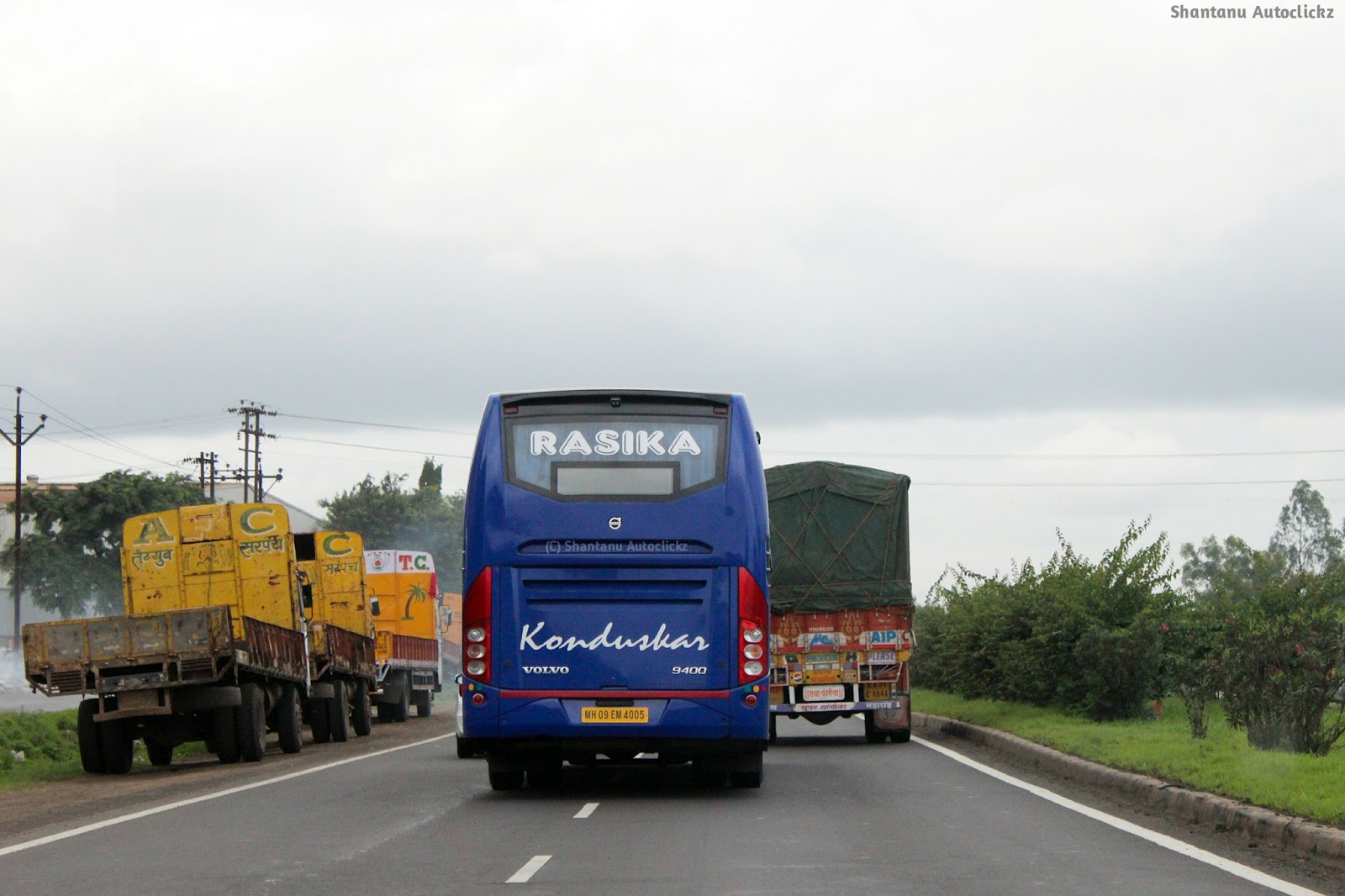 Shantanu Autoclickz Brand new Konduskar Travels Volvo B8R doing