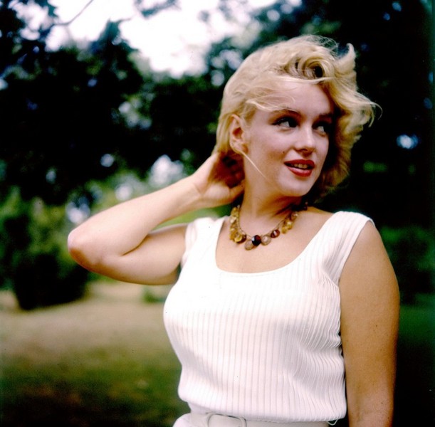 38 Rare Color Photos of 'Smiling' Marilyn Monroe That You May Have ...