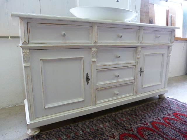 Antike Möbel: Kommode mit Waschbecken