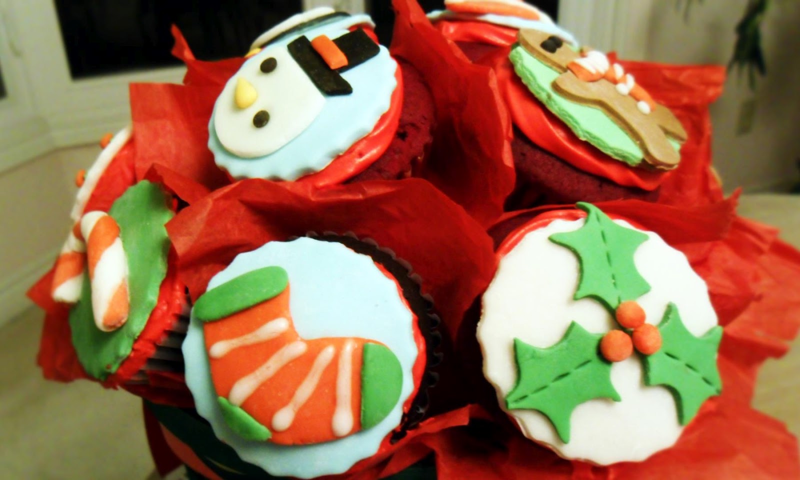 Sweetest Present to Give: Christmas Cupcakes Bouquet {Tutorial}