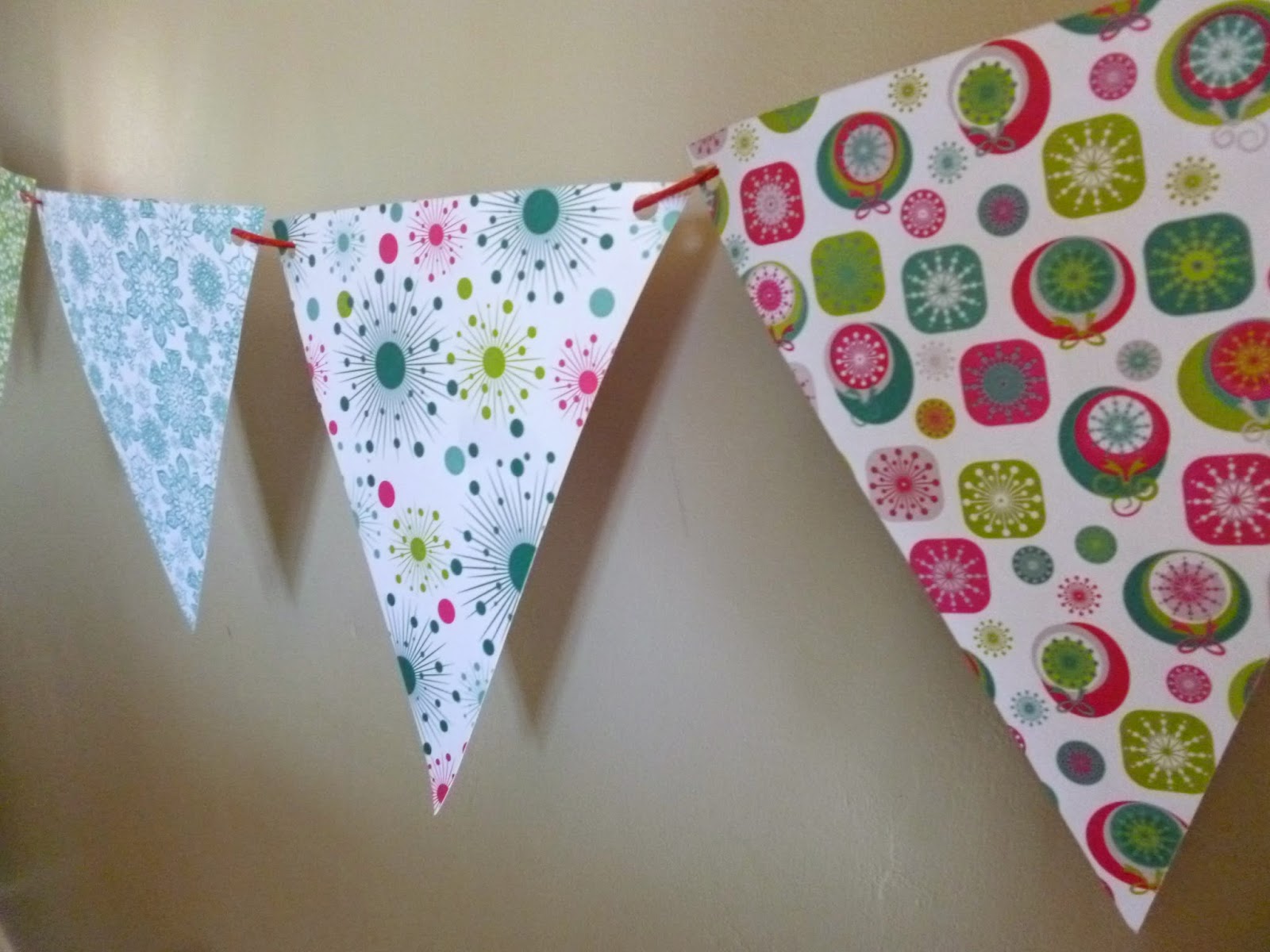 DIY: Christmas Bunting in 5 Easy Steps! - Teacher by trade, Mother by