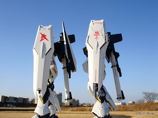 MG RX-93 νガンダム Ver.Ka vs MG RX-93 左側面
