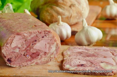 Domowy wiejski salceson-rolada mięsna 