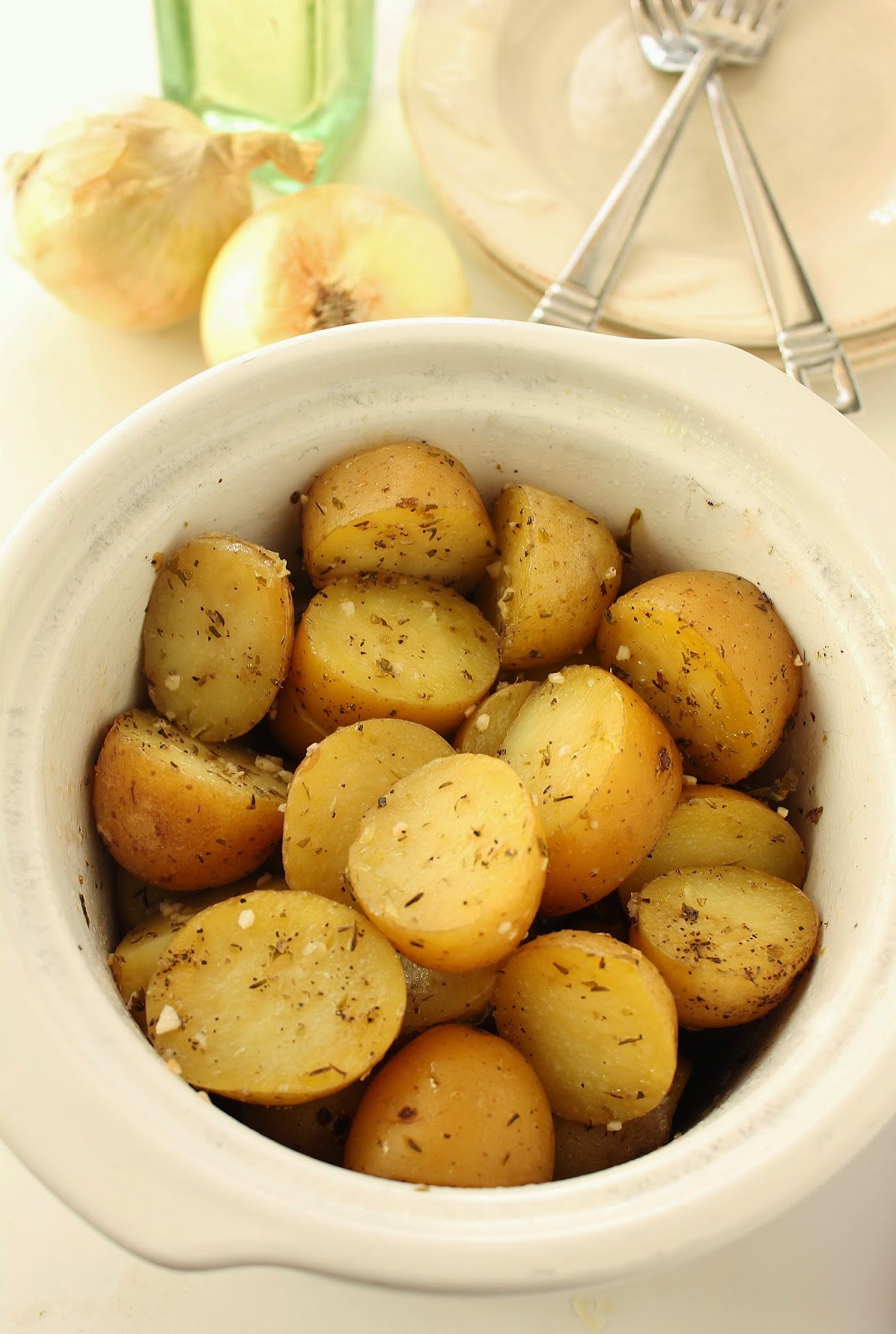 Slow Cooker Garlic Herb Potatoes