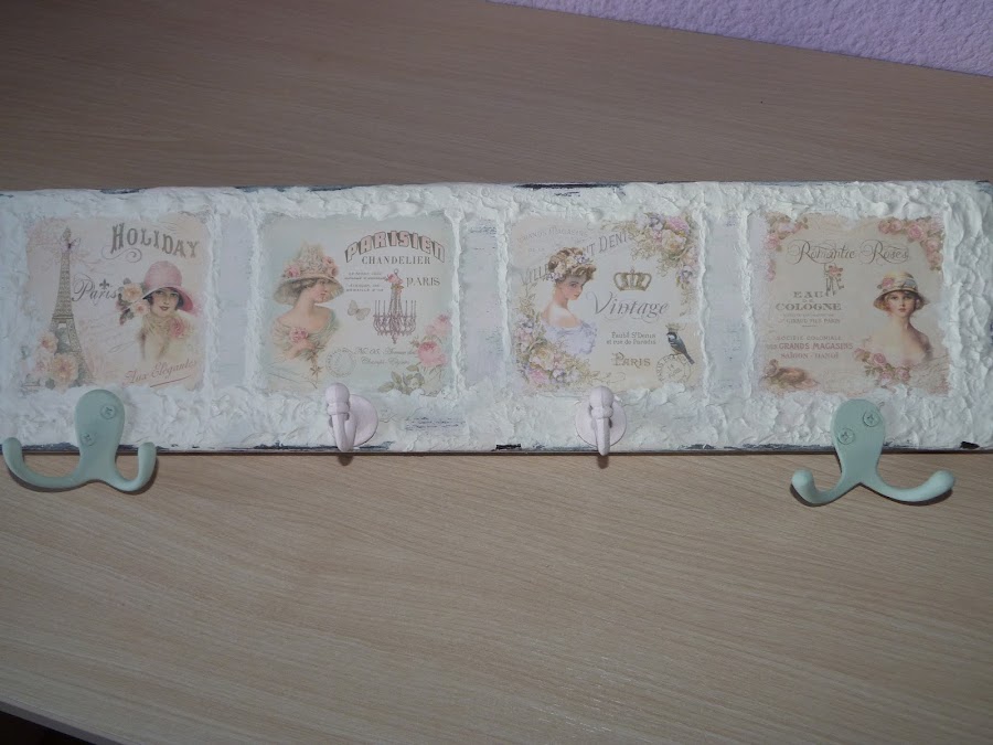 isabelvintage-vintage-perchero-tabla-madera-papel scrap