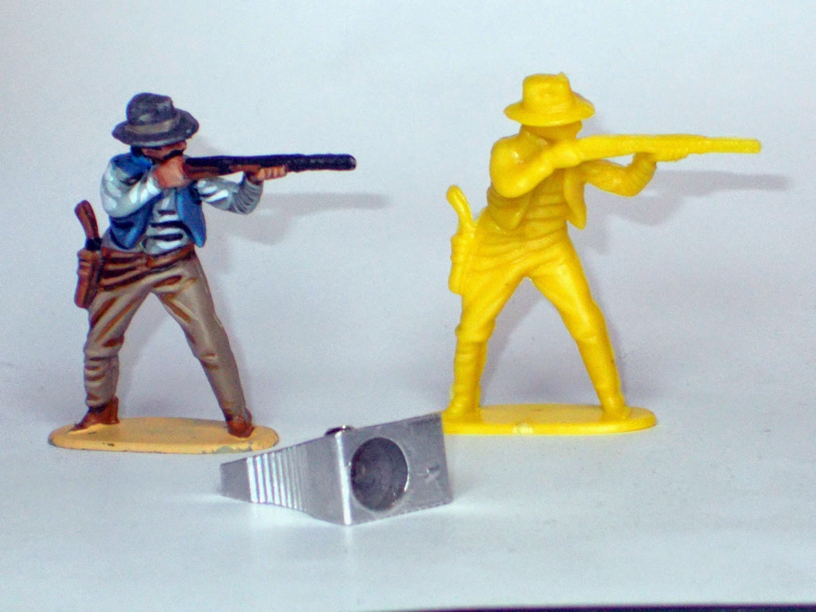 Ubique Cheap Plastic Cowboys