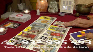 Llama ahora para una lectura de tarot. TAROT