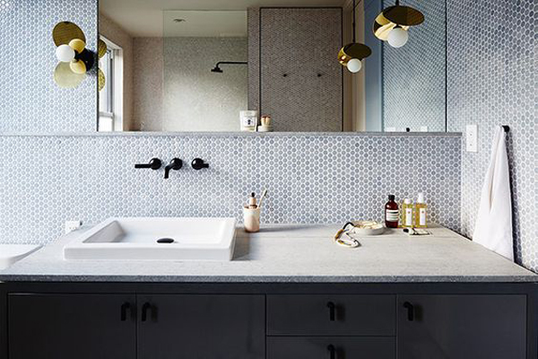 The Peak of Très Chic: Needing, Wanting, Loving: Tiled Bathroom Walls