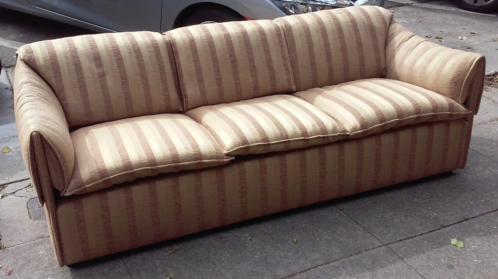 UHURU FURNITURE & COLLECTIBLES SOLD **BARGAIN BUY** 6.5' Regency