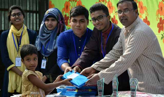 Award distribution among the foundation students ভূঞাপুরে মানবতার সেবায় ফাউন্ডেশনের শিক্ষার্থীদের মাঝে পুরস্কার বিতরণ