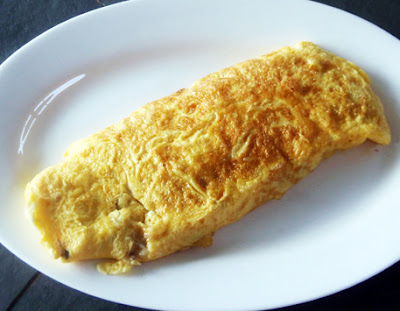 tortilla rellena de masa de croquetas