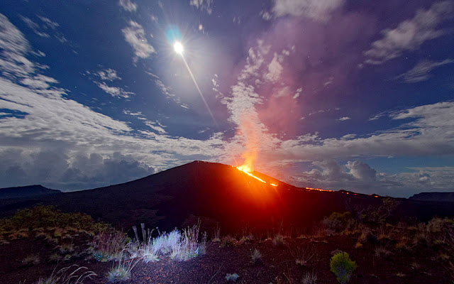 The Piton de la Fournaise volcano Reunion Island has erupted spewing lava and hot gases  Potd-volcano_3188477k