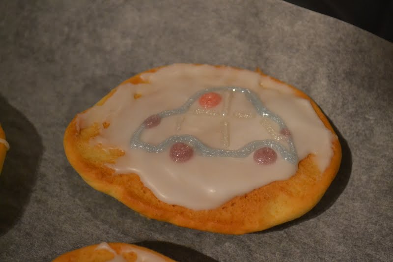 leere Teller: Amerikaner mit Zitronenglasur