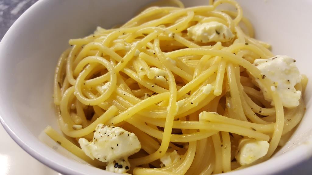 eat-culture: Spaghetti mit Feta-Käse (Spaghetti with feta cheese)