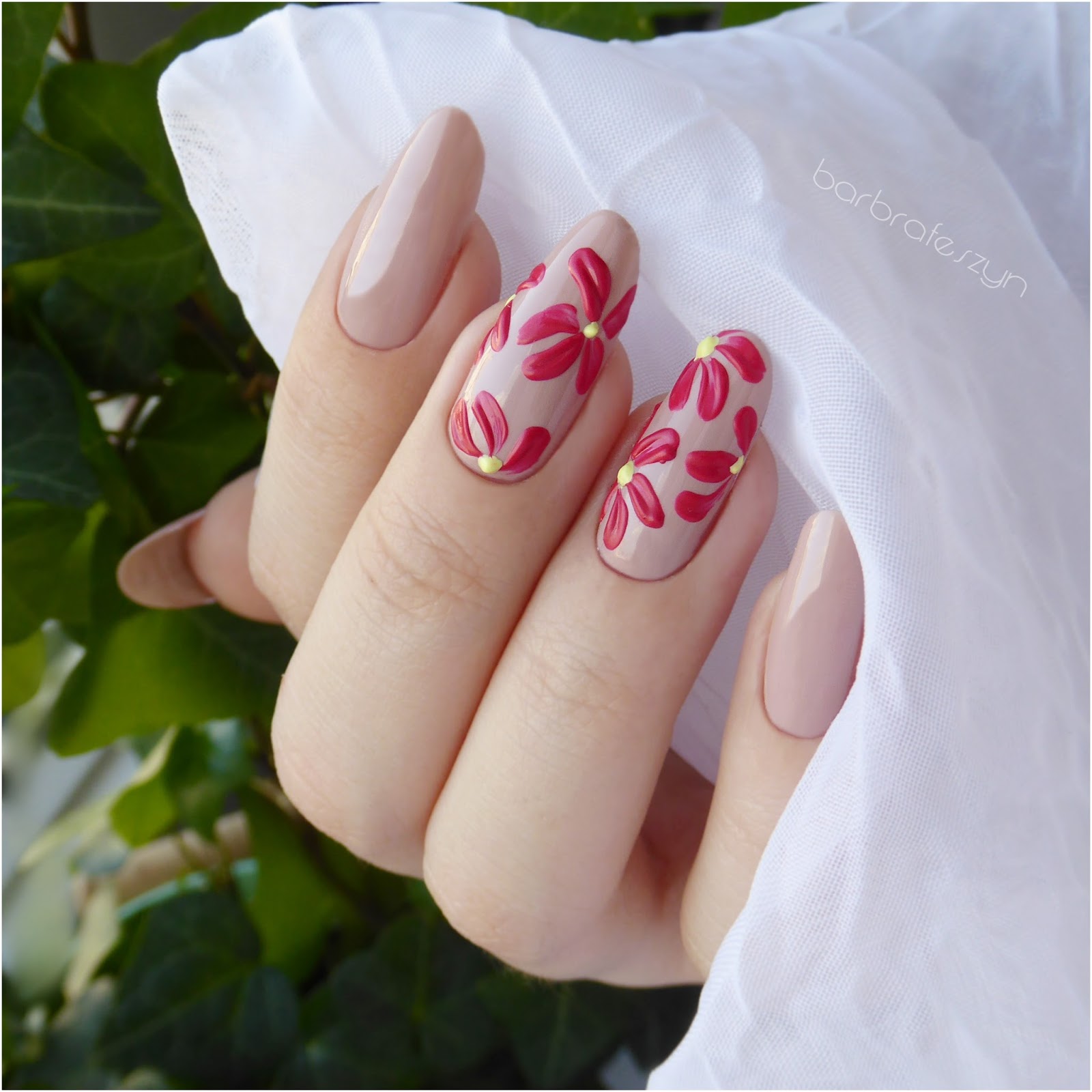 Freehand flowers to celebrate first day of spring r/RedditLaqueristas