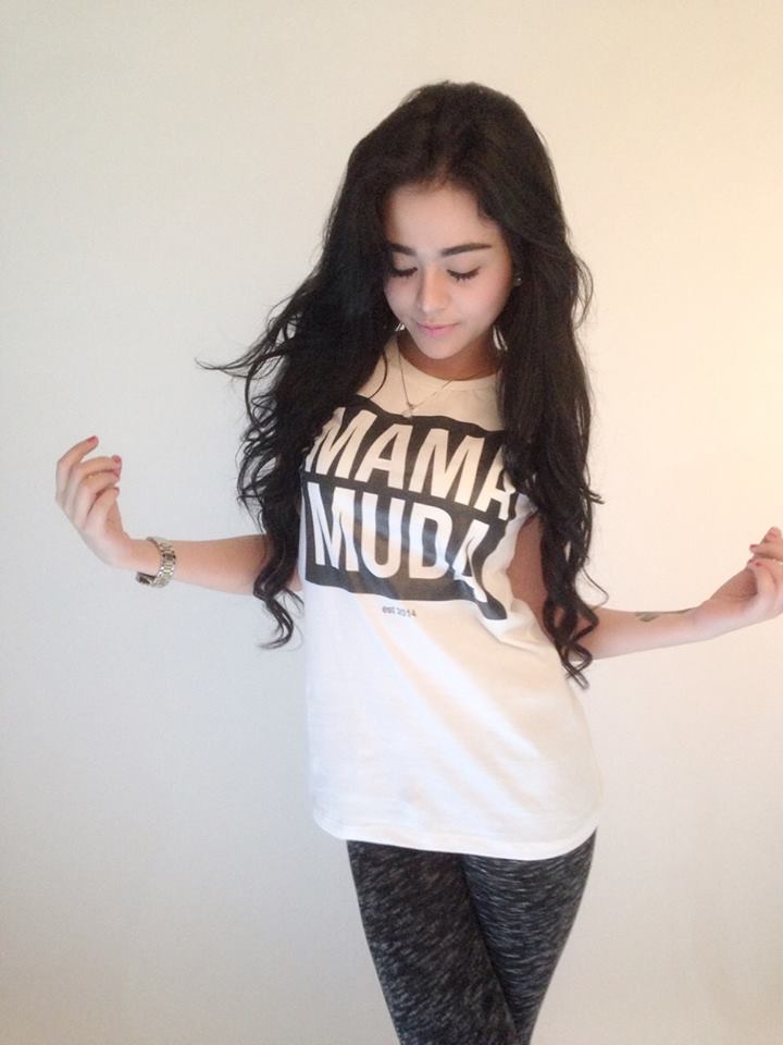 Kenapa Foto Model Wanita Kaos Distro Tidak Pakai Celana ? - Kumpulan