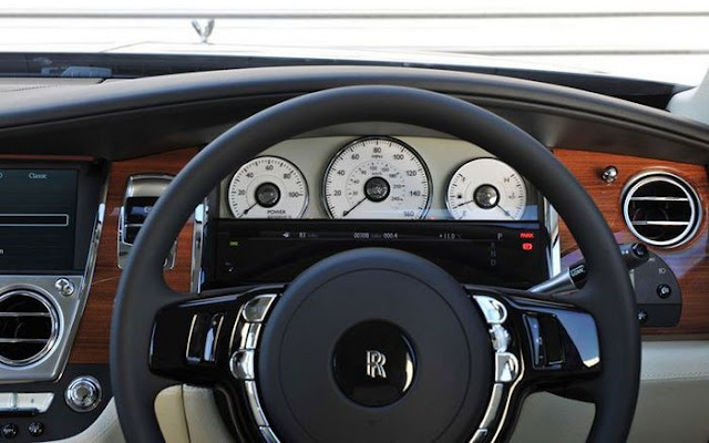 Rolls-Royce Ghost 2011 - interior - painel