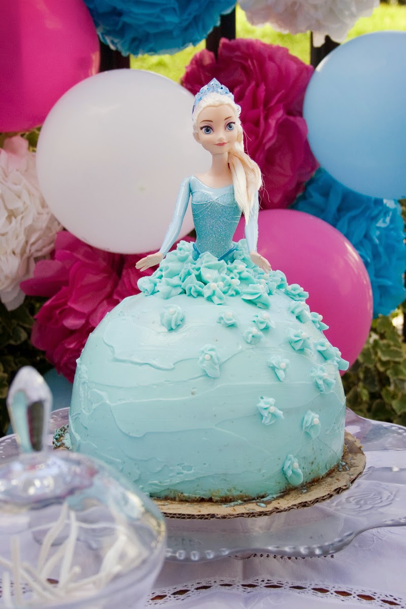 Tarta muñeca Elsa de Frozen - Cumpleaños Frozen5