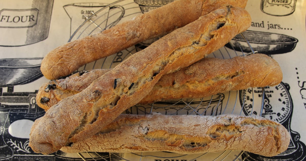 Vecchi Amori Filoncini alle Olive Nere di Castelvetrano al Forno or Olive Bread Batons