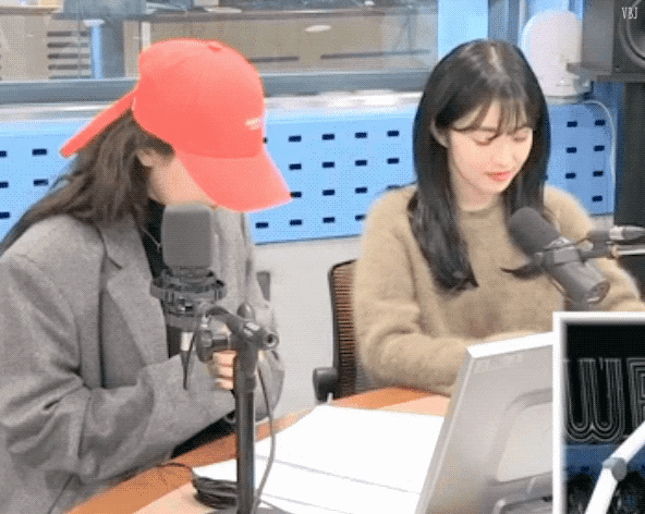 뒷정리 전문 아이돌 아이린.GIF