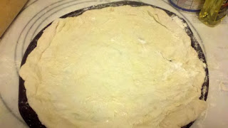 homemade pizza, pizza dough, pizza recipe, how to make pizza dough, how to make pizza sauce, frugal living