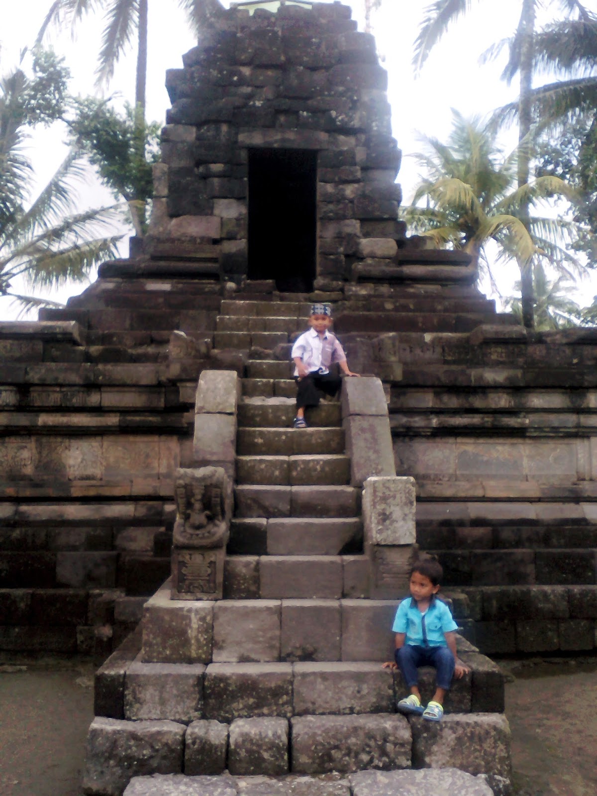 Candi Lumbung di Lereng Merapi ( Magelang)