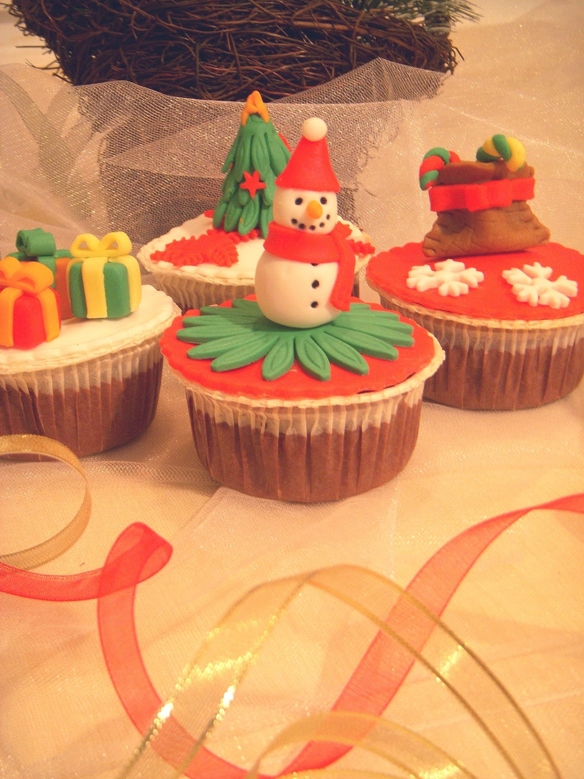 BİSCOTTİ KURABİYE YENİ YIL CUPCAKE�LERİ