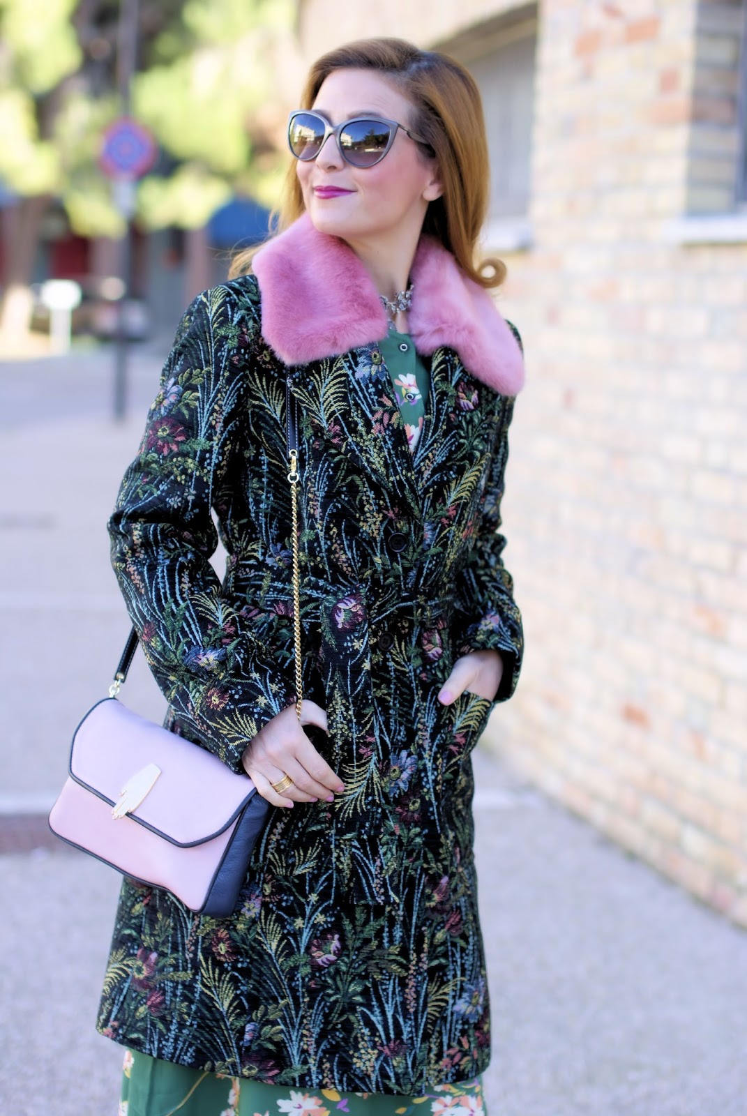 Tapestry coat with pink fur collar: romantic boho winter style on Fashion and Cookies fashion blog, fashion blogger style