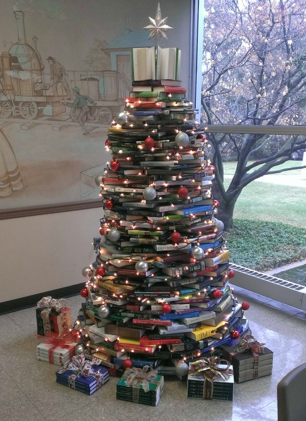 Árvores de Natal alternativas com livros Árvores de Natal alternativas com livros
