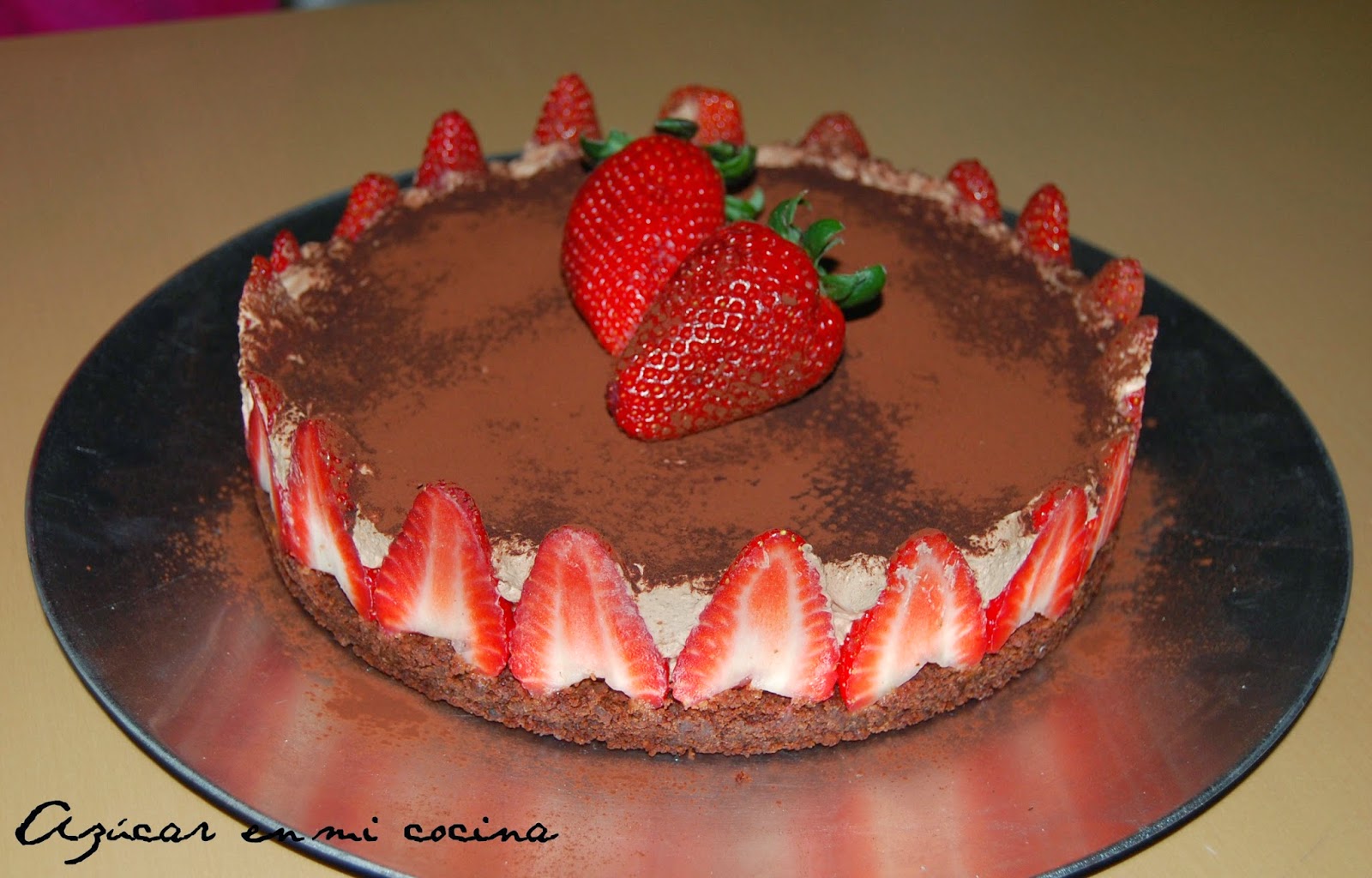 http://azucarenmicocina.blogspot.com.es/2014/03/tarta-de-mousse-de-chocolate-y-fresas.html