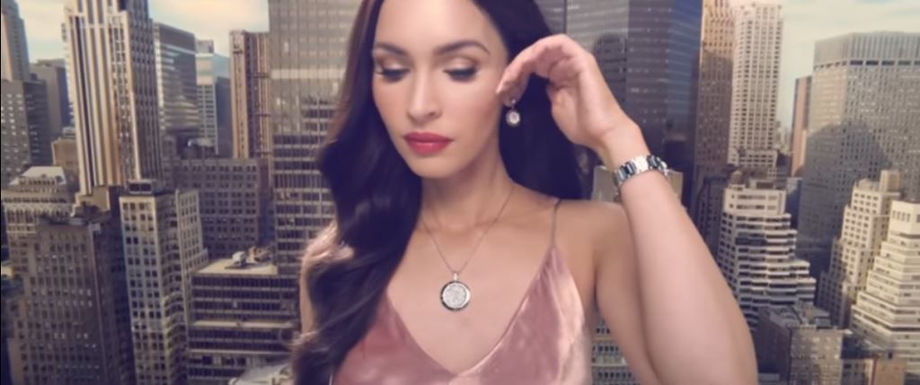 Modella Lotus pubblicità orologi con Megan Fox con Foto - Aprile 2017