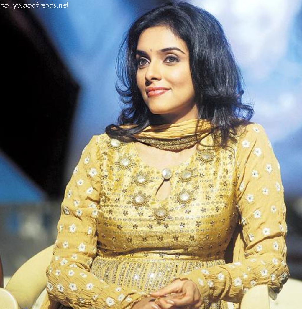 Asin -Wiki, Photos, Wallpapers, Affairs, Age, Controversies ~ Bollywood