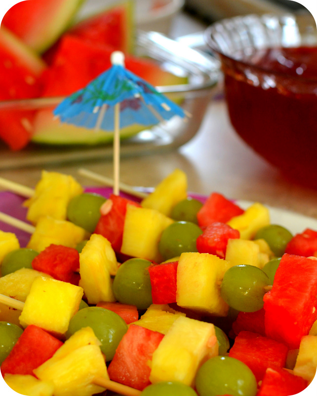 Thrifty Decorating: Hawaiian Luau Party....