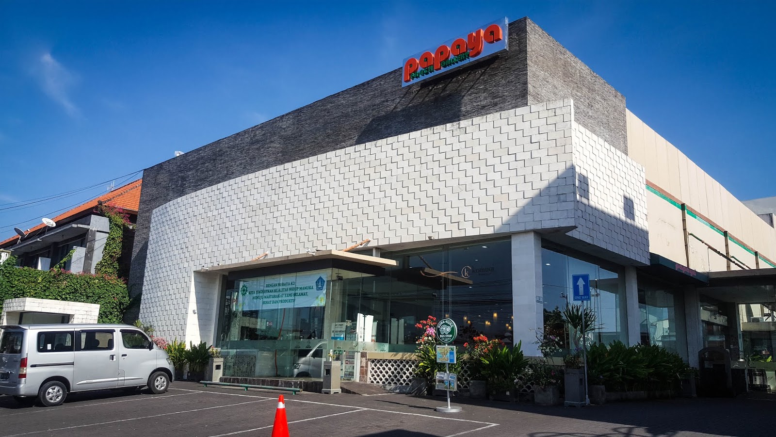 About Us PAPAYA FRESH GALLERY BALI