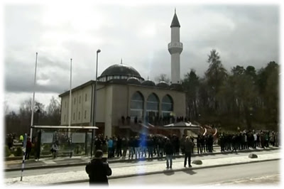Azan Pertama Di Masjid Stockholm, Sweeden