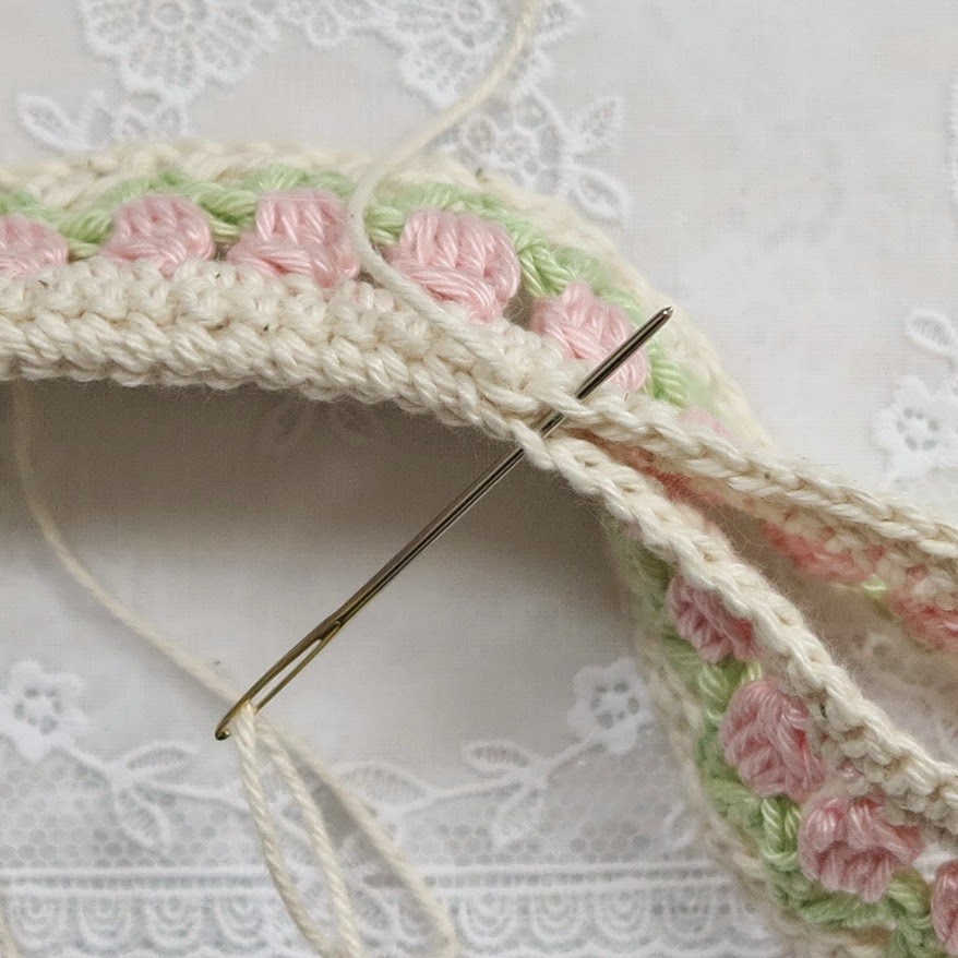 byHaafner, crochet, hanger, pattern, tulips, pastel