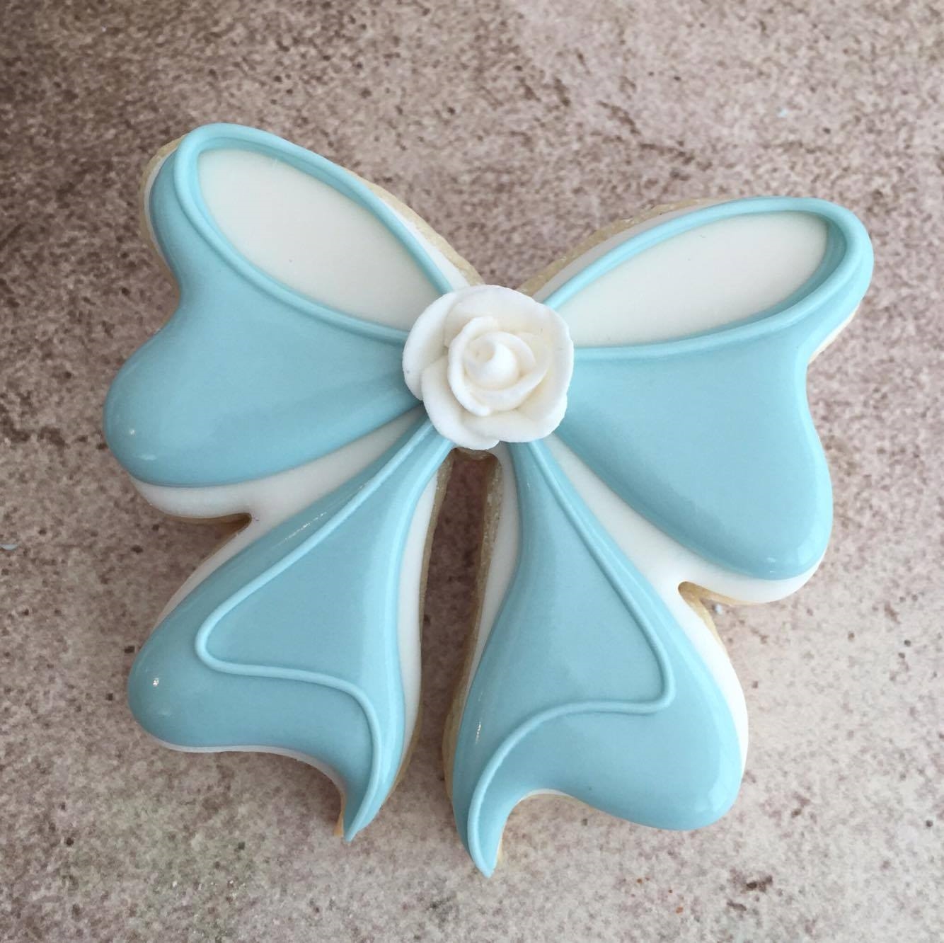 How to Make the Most Perfect Bow Cookies Ever GUEST POST (Delorse Sword)
