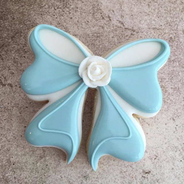 Decorated sugar cookie bow tutorial