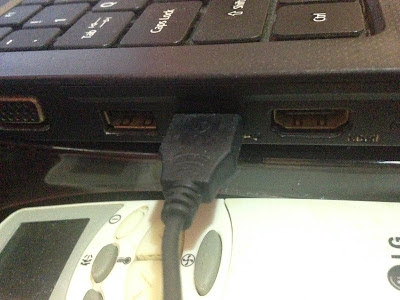 Port yang ujungnya agak pipih colokkan ke port USB pada Laptop atau PC