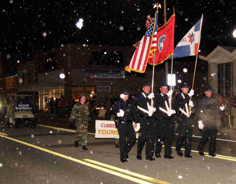 Jim Young Reporter Chilly Crossville Christmas Parade Well Attended