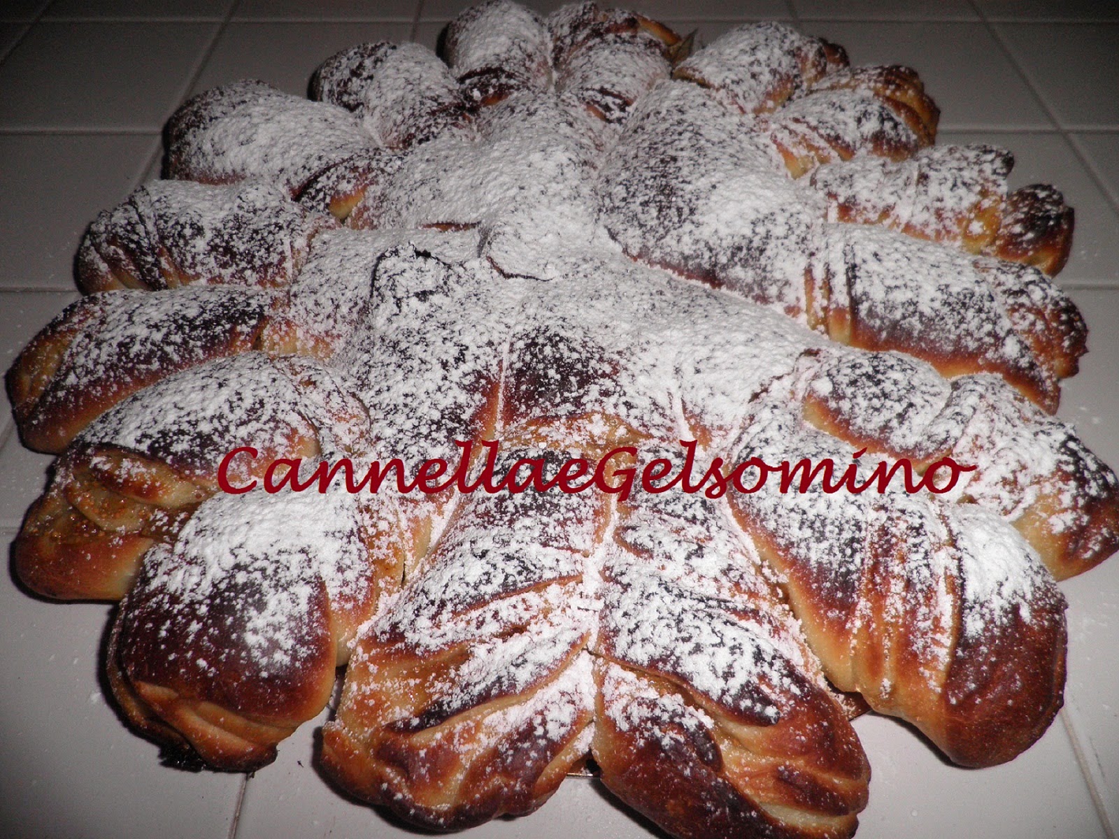 stella di brioche ai fichi e al cioccolato