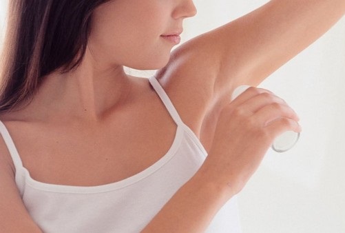 Kết quả hình ảnh cho dùng lăn khử mùi