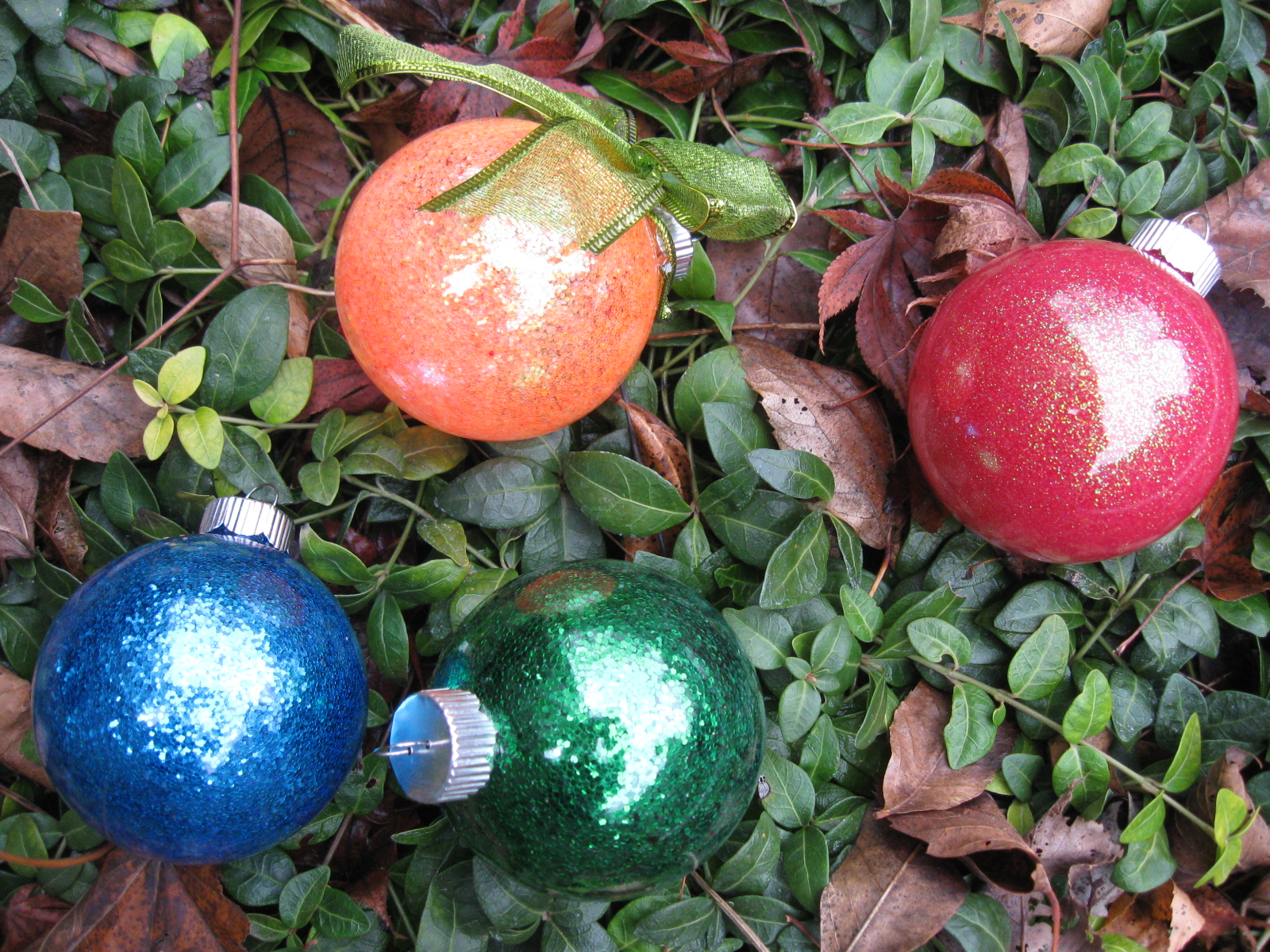Glitter Balls! Glitter Ornaments with Floor Wax Craft Klatch