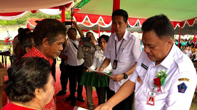 Gubernur Olly Serahkan 1.313 Sertipikat PTSL di Minahasa Utara