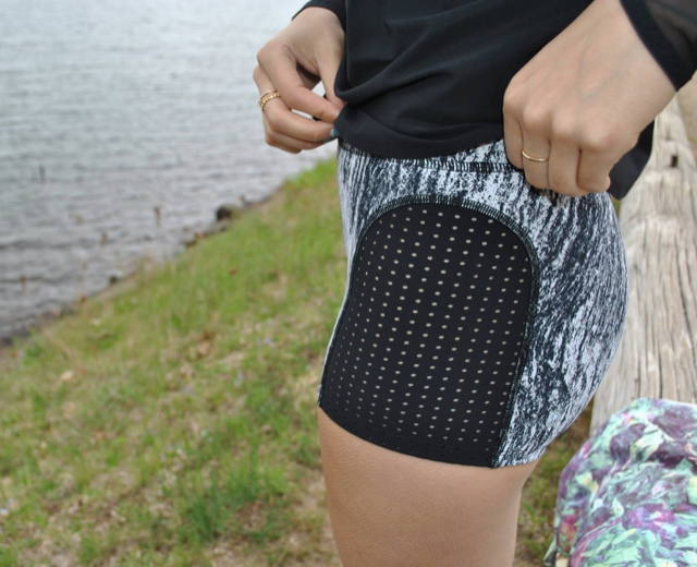 http://www.anrdoezrs.net/links/7680158/type/dlg/http://shop.lululemon.com/products/clothes-accessories/tops-long-sleeve/Sun-Runner-LS?cc=0001&skuId=3610340&catId=tops-long-sleeve