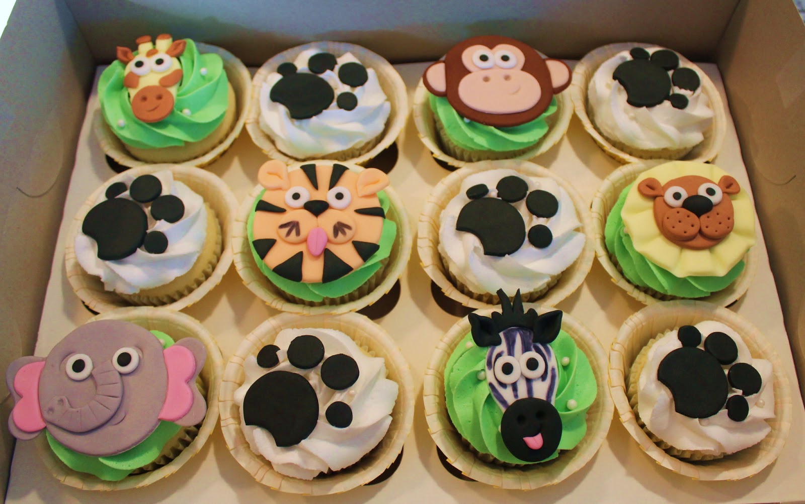 Creative Cakes by Lynn Zoo Animal Cupcakes