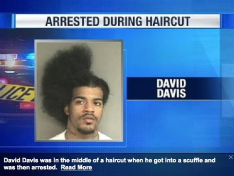 Photo : 散髪屋さんで捕まった犯人の逮捕写真