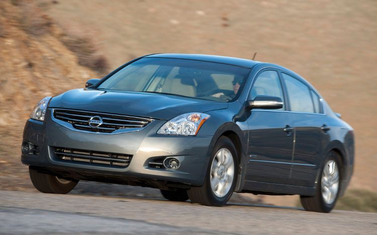 Four Wheels Review: Nissan Altima Hybrid