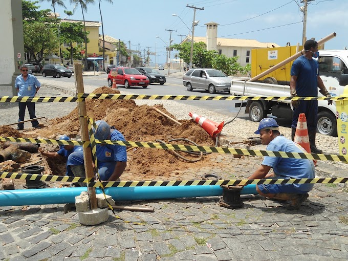 Embasa realiza serviço em duto que passa na Praça de Santana