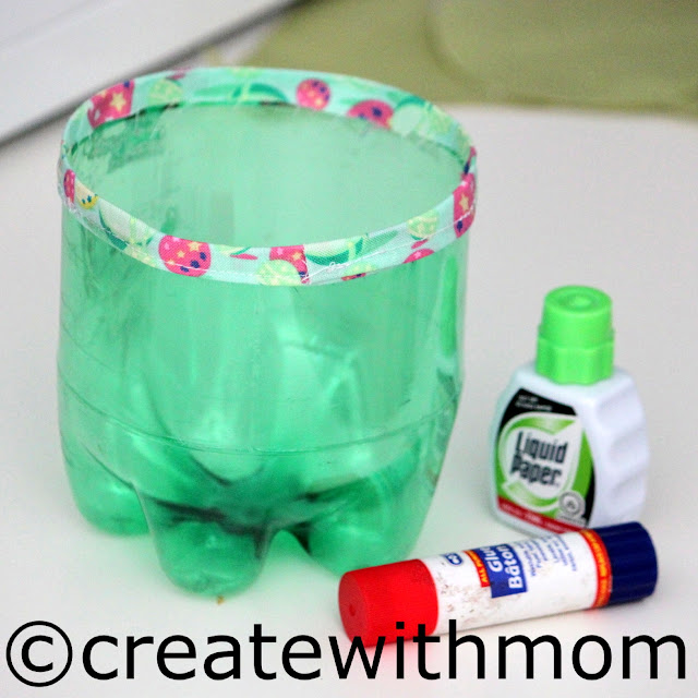 Create With Mom: Recycled bottles to keep crayon